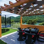Three-bedroom In بيت للعطل ستون