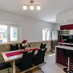 بيت للعطل Three-bedroom In ستون