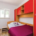 بيت للعطل Three-bedroom In ستون