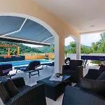 Three-bedroom In ستون