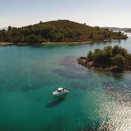 Three-bedroom In Ston