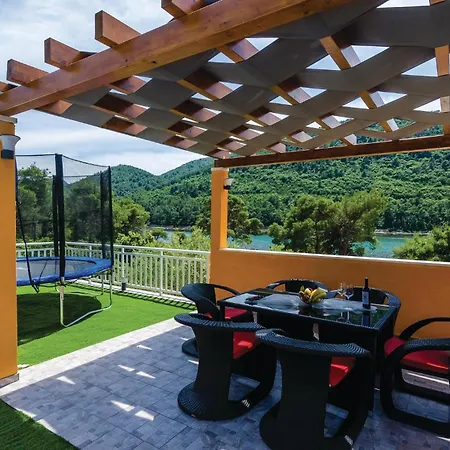 Three-bedroom In Feriehus Ston