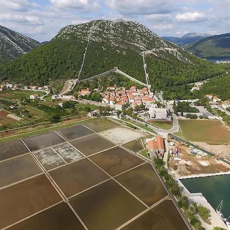 Three-bedroom In Feriehus