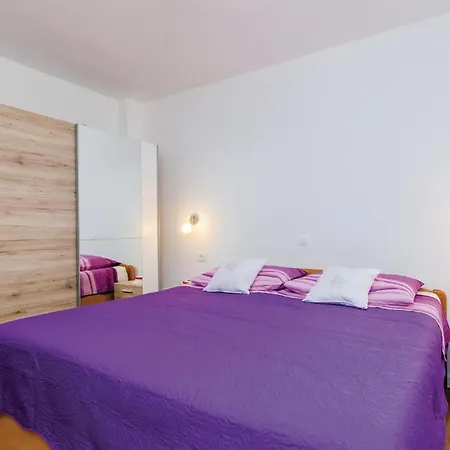 Three-bedroom In Feriehus *