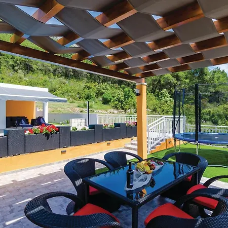 Feriehus Three-bedroom In *