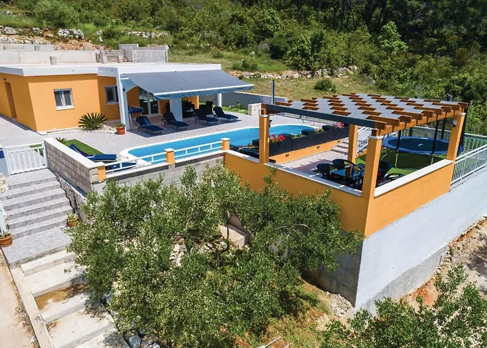 펜션 Three-bedroom In 스톤