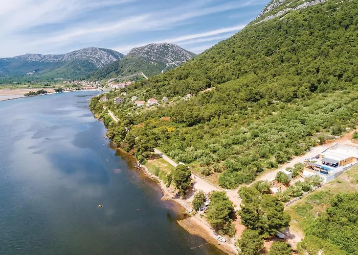 펜션 Three-bedroom In 스톤